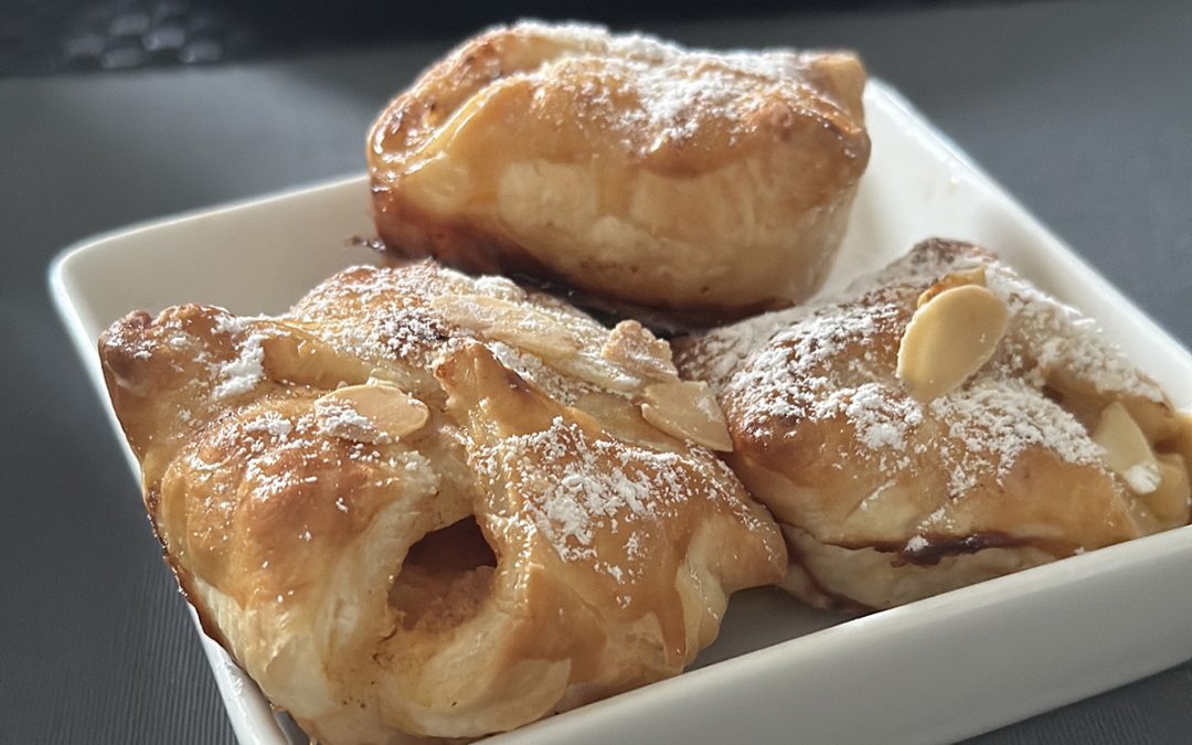 Mini-Apfeltaschen im Blätterteig mit Mandeln